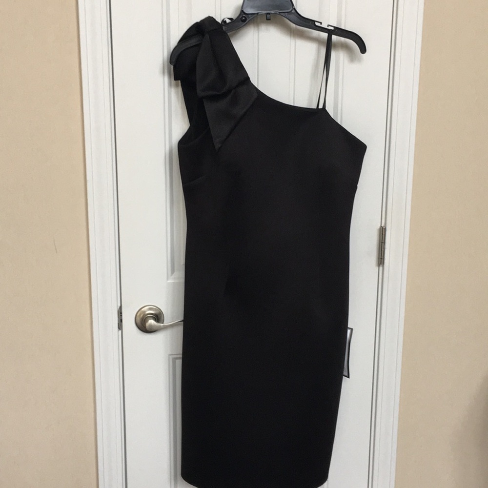 Betsy & Adam Elegant Black One-Shoulder Dress